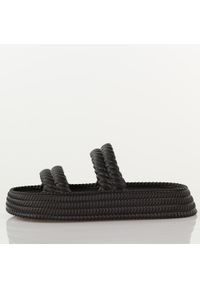 Czarne lekkie piankowe klapki damskie DiA 51-001. Okazja: na co dzień, do domu. Kolor: czarny. Materiał: dresówka, materiał, tworzywo sztuczne. Sezon: wiosna, lato. Styl: klasyczny, casual, sportowy #1