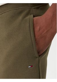 Tommy Jeans Spodnie dresowe DM0DM20473 Khaki Regular Fit. Kolor: brązowy. Materiał: bawełna #2