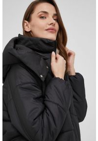 Answear Lab kurtka damska kolor czarny zimowa oversize. Kolor: czarny. Materiał: materiał. Długość rękawa: raglanowy rękaw. Długość: długie. Wzór: gładki. Sezon: zima. Styl: wakacyjny #5