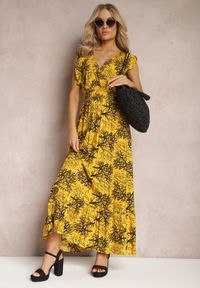 Renee - Żółta Rozkloszowana Sukienka z Wiskozy Maxi z Kopertowym Dekoltem Luksia. Kolor: żółty. Materiał: wiskoza. Typ sukienki: kopertowe. Długość: maxi