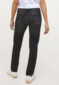 Mustang - DAMSKIE SPODNIE JEANSOWE MUSTANG CROSBY RELAXED SLIM DENIM BLACK 1013589 4000 702