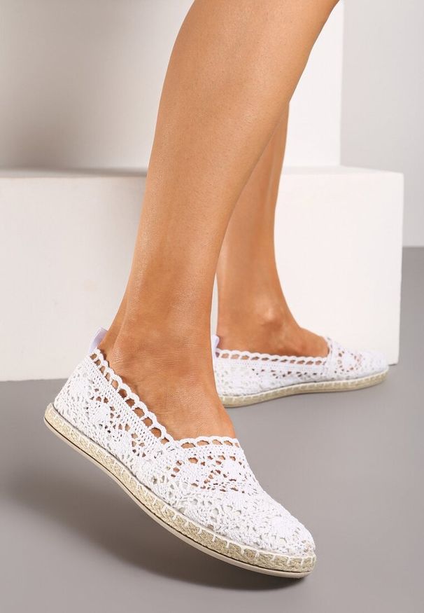 Born2be - Białe Espadryle Prannes. Okazja: na co dzień. Kolor: biały. Materiał: materiał. Wzór: ażurowy, ze splotem, aplikacja. Styl: casual, boho