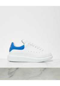 Alexander McQueen - ALEXANDER MCQUEEN - Sneakery z podeszwą 4 cm. Nosek buta: okrągły. Kolor: biały. Wzór: nadruk #3