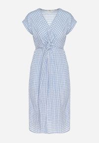 Born2be - Niebieska Ażurowa Sukienka z Wiskozą Ozdobiona Marszczeniem Nelsedi. Okazja: na co dzień. Typ kołnierza: dekolt w kształcie V. Kolor: niebieski. Materiał: wiskoza. Wzór: ażurowy, aplikacja. Sezon: lato. Typ sukienki: proste. Styl: casual, elegancki #3