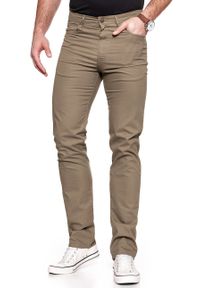 Wrangler - WRANGLER SPODNIE MĘSKIE ARIZONA SAFARI KHAKI W12OAN178 112126296. Kolor: brązowy. Materiał: materiał