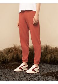 outhorn - Spodnie dresowe joggery damskie Outhorn - czerwone. Kolor: czerwony. Materiał: dresówka #2