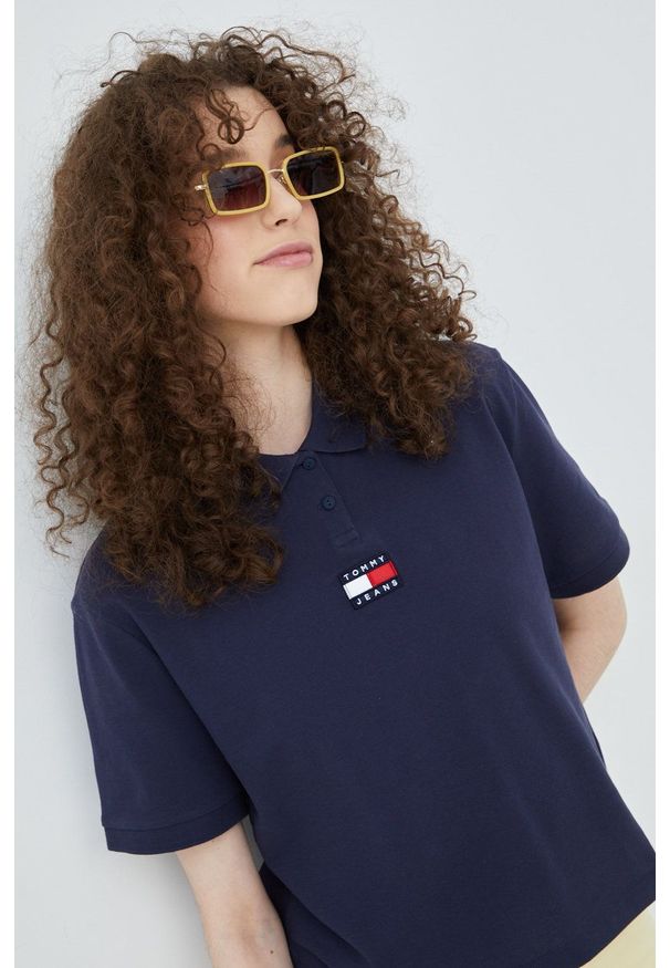 Tommy Jeans t-shirt bawełniany DW0DW10347.PPYY kolor granatowy z kołnierzykiem. Kolor: niebieski. Materiał: bawełna. Długość: krótkie. Wzór: gładki