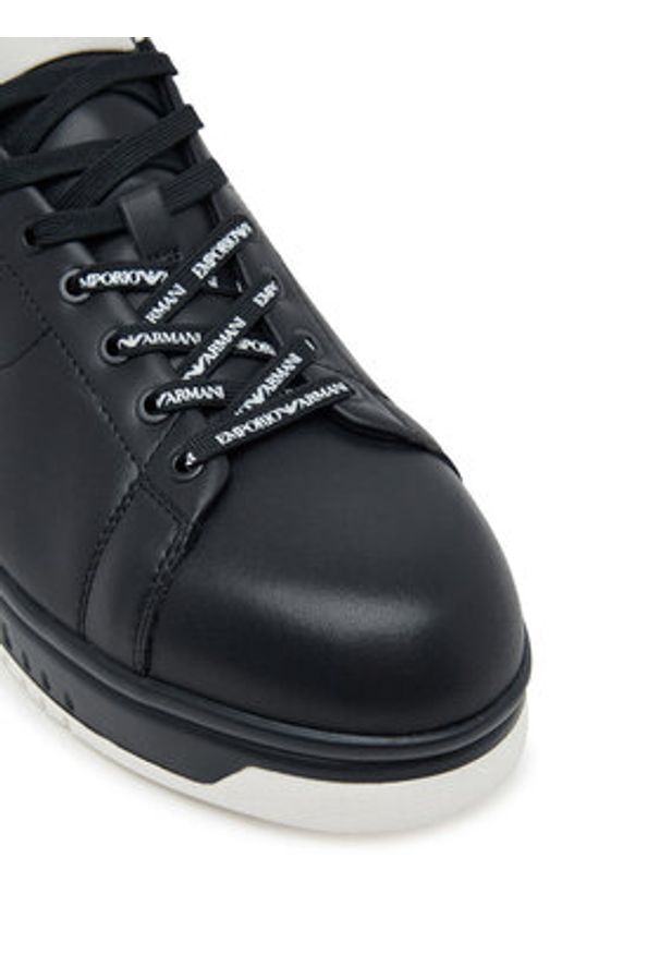 Emporio Armani Sneakersy EM003663 AF18212 MC105 Czarny. Kolor: czarny. Materiał: skóra