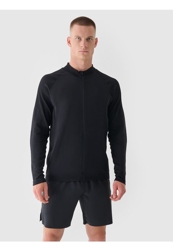 4f - 4F Bluza treningowa szybkoschnąca męska 4F x Robert Lewandowski - czarna S/M. Typ kołnierza: bez kaptura, kołnierzyk stójkowy. Kolor: czarny. Materiał: materiał, włókno, syntetyk, elastan. Długość rękawa: raglanowy rękaw. Wzór: jednolity. Styl: sportowy. Sport: fitness