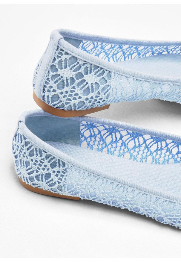 bonprix - Baleriny. Kolor: niebieski. Materiał: koronka. Wzór: koronka