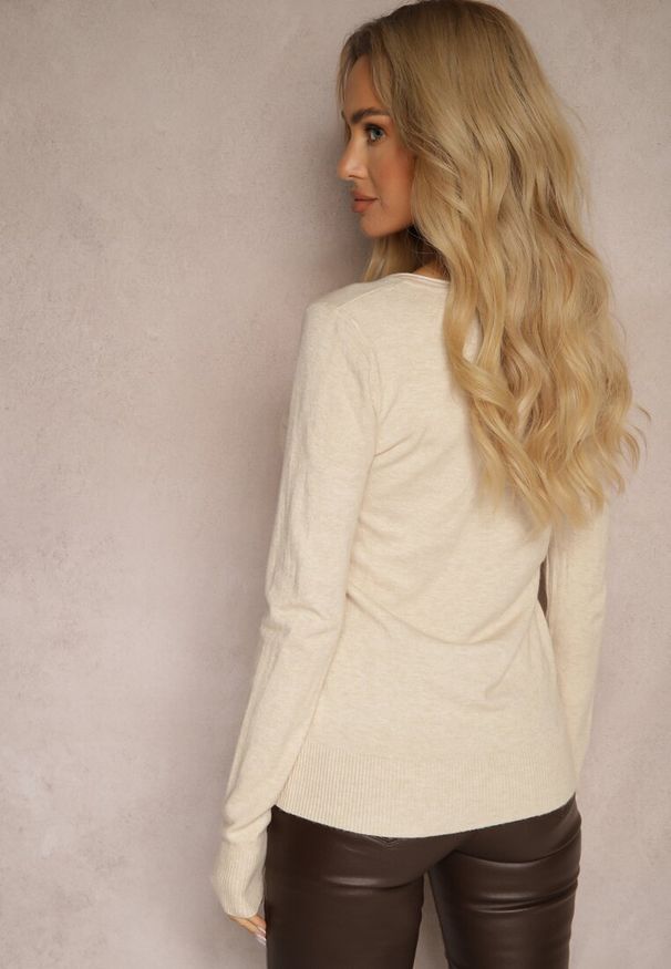 Renee - Beżowy Sweter z Dodatkiem Kaszmiru o Klasycznym Kroju Taianne. Okazja: na co dzień. Kolor: beżowy. Materiał: kaszmir. Styl: klasyczny