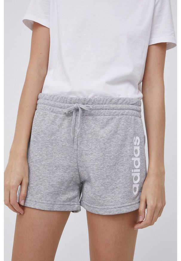 Adidas - adidas Szorty H07874 damskie kolor szary melanżowe high waist. Stan: podwyższony. Kolor: szary. Materiał: materiał, dzianina. Wzór: melanż