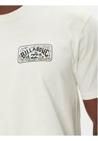 Billabong T-Shirt Scenic Arch Adiv Ss 24A501539 Biały Regular Fit. Kolor: biały. Materiał: bawełna