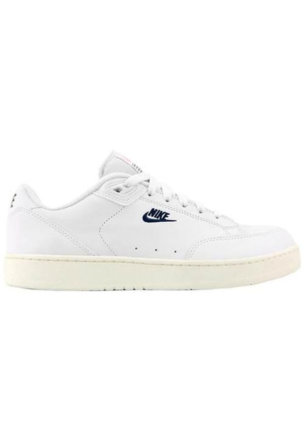 Buty do chodzenia męskie Nike Grandstand II. Zapięcie: sznurówki. Kolor: biały. Materiał: guma, tkanina, skóra. Szerokość cholewki: normalna. Sport: turystyka piesza