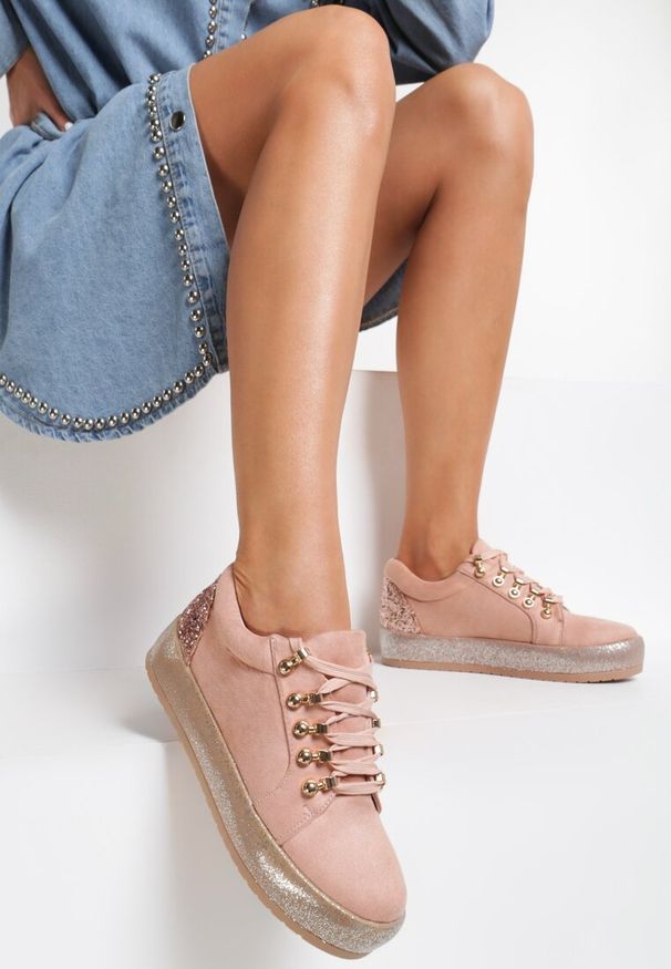 Renee - Różowe Sneakersy Ineffable Catkin. Kolor: różowy. Materiał: zamsz. Obcas: na platformie