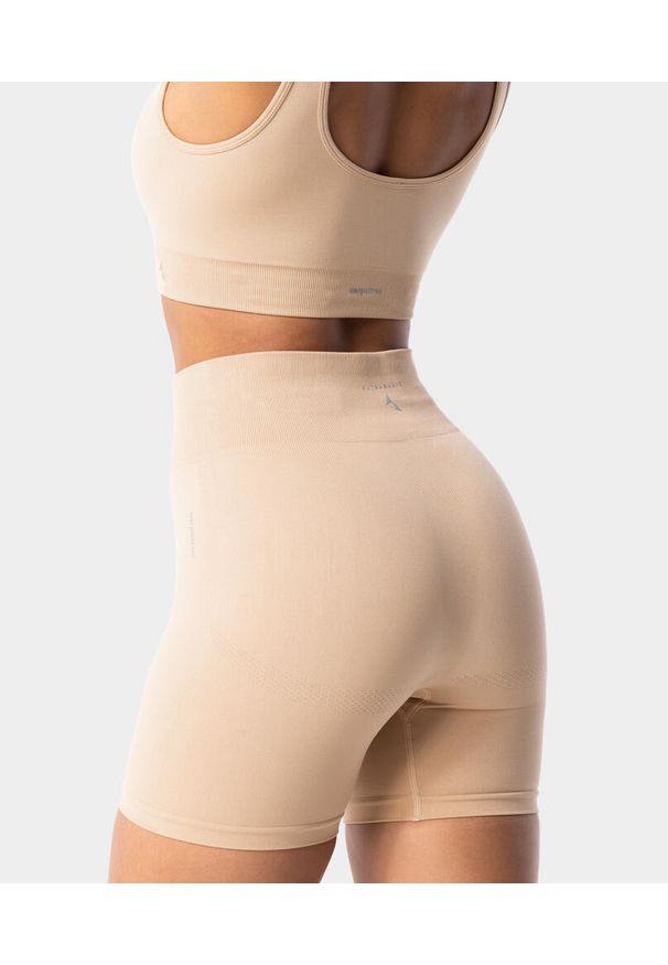 Szorty bezszwowe sportowe damskie Carpatree Simply Seamless. Kolor: beżowy. Materiał: materiał