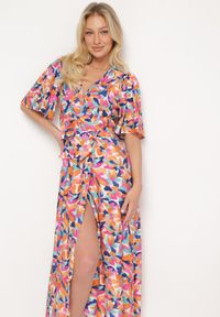 Born2be - Beżowo-Różowa Kopertowa Sukienka w Kwiaty z Materiałowym Paskiem w Talii Quapia. Okazja: na co dzień, na spacer. Typ kołnierza: dekolt w kształcie V. Kolor: beżowy. Materiał: materiał. Wzór: kwiaty. Typ sukienki: kopertowe. Styl: klasyczny, casual #7