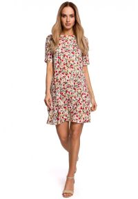 Sukienki.shop - Przewiewna trapezowa sukienka w kwiaty z falbaną na lato. Materiał: tkanina. Wzór: kwiaty. Sezon: lato. Typ sukienki: trapezowe. Długość: mini #1