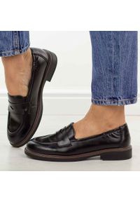 Czarne skórzane mokasyny damskie Vinceza 39984. Okazja: na co dzień. Nosek buta: okrągły. Kolor: czarny. Materiał: skóra. Szerokość cholewki: normalna. Sezon: wiosna, jesień. Styl: casual, elegancki, klasyczny #1