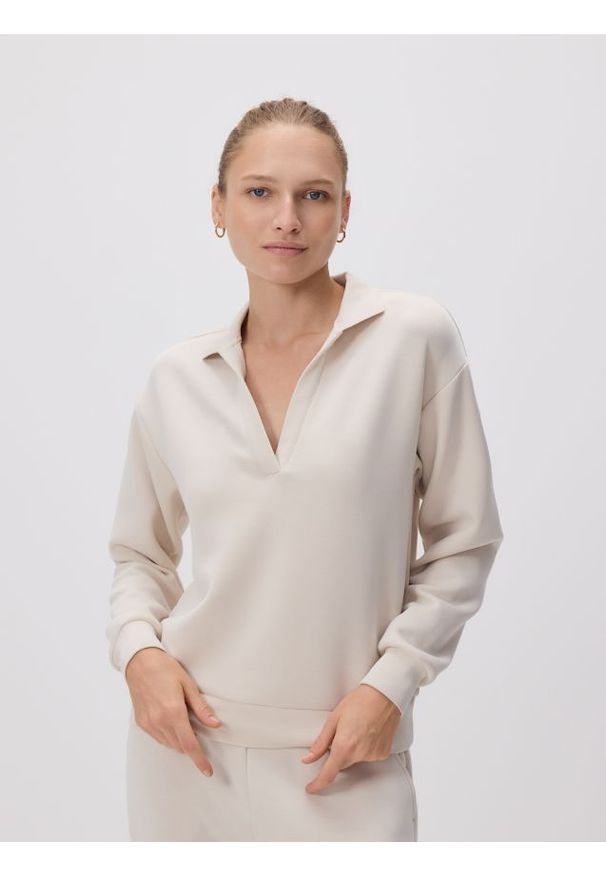 Reserved - Bluza z modalem - beżowy. Kolor: beżowy. Materiał: dzianina