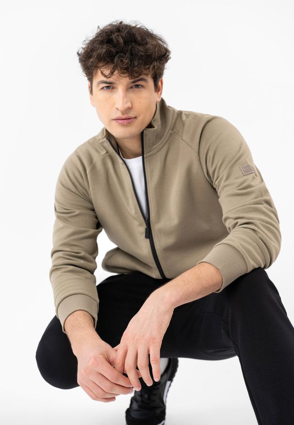 Volcano - Bawełniana bluza B-GUEST. Typ kołnierza: kołnierzyk stójkowy. Materiał: bawełna. Wzór: gładki, ze splotem