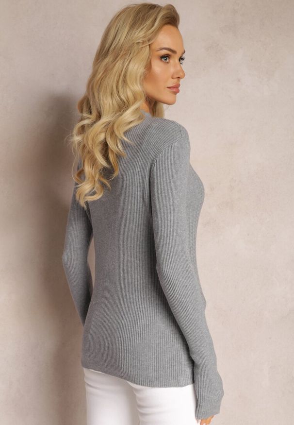 Renee - Szary Dopasowany Sweter z Prążkami i Ozdobnym Tłoczeniem Linametta. Kolor: szary. Materiał: jeans. Wzór: prążki. Styl: elegancki