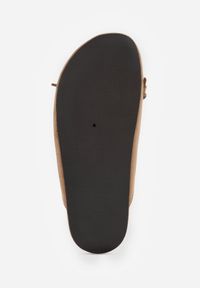 Born2be - Beżowe Klapki VICES Typu Mule z Koralikami Frędzlami i Kokardą Dioleora. Okazja: na co dzień. Kolor: beżowy. Wzór: aplikacja. Styl: casual, elegancki #9