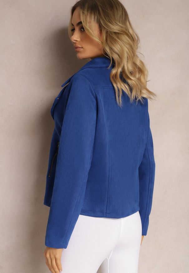 Renee - Granatowa Asymetryczna Kurtka Ramoneska z Imitacji Zamszu Kmiya. Kolekcja: plus size. Kolor: niebieski. Materiał: zamsz