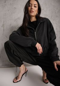 Renee - Czarna Bluza Bomberka z Bawełny Oversize Ozdobiona Kołnierzem Vimelles. Okazja: na co dzień. Kolor: czarny. Materiał: bawełna. Wzór: aplikacja. Styl: casual, elegancki #7