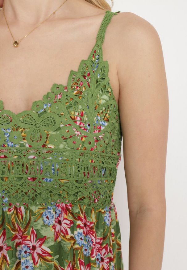 Born2be - Ciemnozielona Wiskozowa Sukienka Maxi na Ramiączkach Rozkloszowana Nolwessa. Kolor: zielony. Materiał: wiskoza. Długość rękawa: na ramiączkach. Styl: elegancki. Długość: maxi