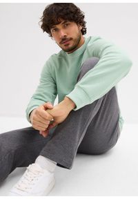 bonprix - Spodnie sportowe z praktycznymi kieszeniami zapinanymi na zamek. Kolor: szary. Styl: sportowy #2