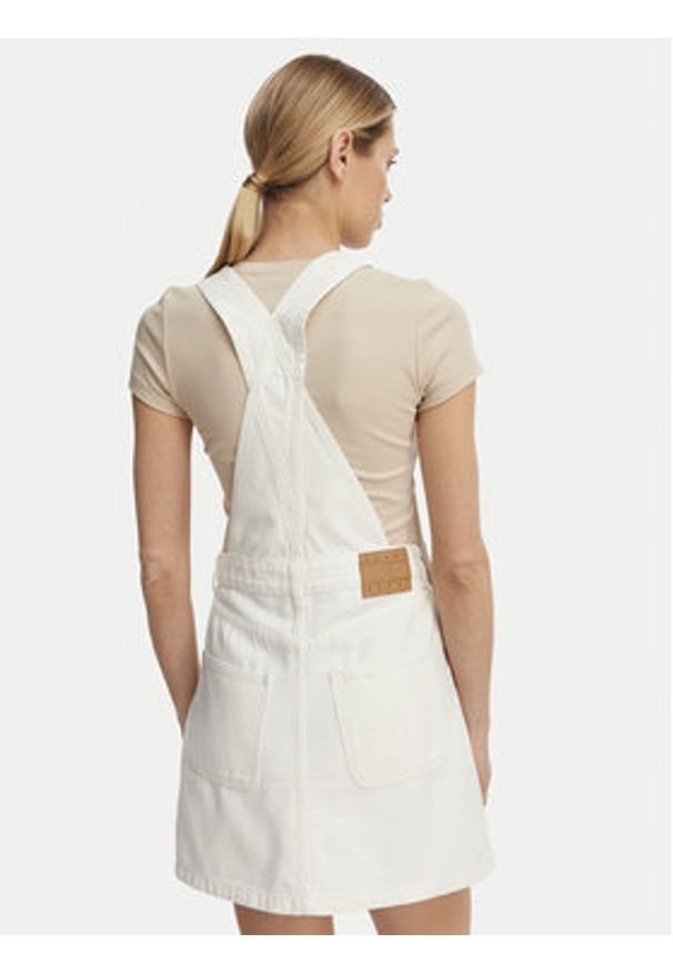 Tommy Jeans Sukienka jeansowa Logo Pocket Dungaree DW0DW22002 Biały Regular Fit. Kolor: biały. Materiał: bawełna