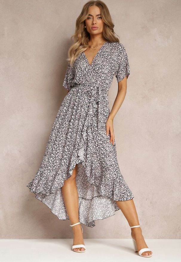 Renee - Granatowo-Różowa Kwiecista Sukienka Midi z Gumką i Materiałowym Paskiem w Talii Hidrett. Typ kołnierza: dekolt kopertowy. Kolor: niebieski. Materiał: materiał. Długość rękawa: krótki rękaw. Sezon: wiosna, lato. Typ sukienki: kopertowe. Długość: midi