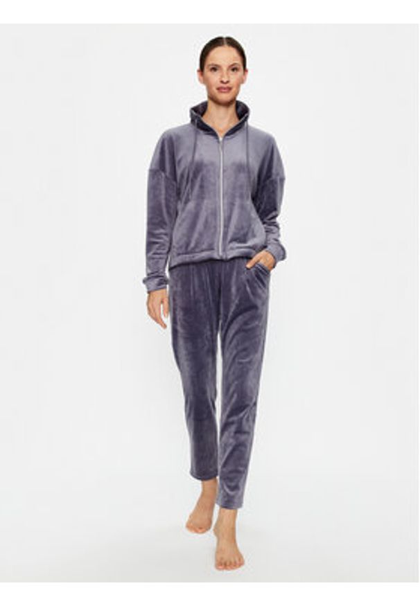 Triumph Bluza Cozy Comfort Velour Zip Jacket 10216555 Szary Regular Fit. Kolor: szary. Materiał: welur, wiskoza
