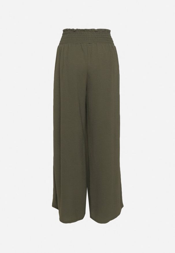 Born2be - Ciemnozielone Szerokie Spodnie z Wysokim Stanem Wykończone Gumką w Pasie Risinassa. Okazja: na spotkanie biznesowe. Stan: podwyższony. Kolor: zielony. Styl: biznesowy