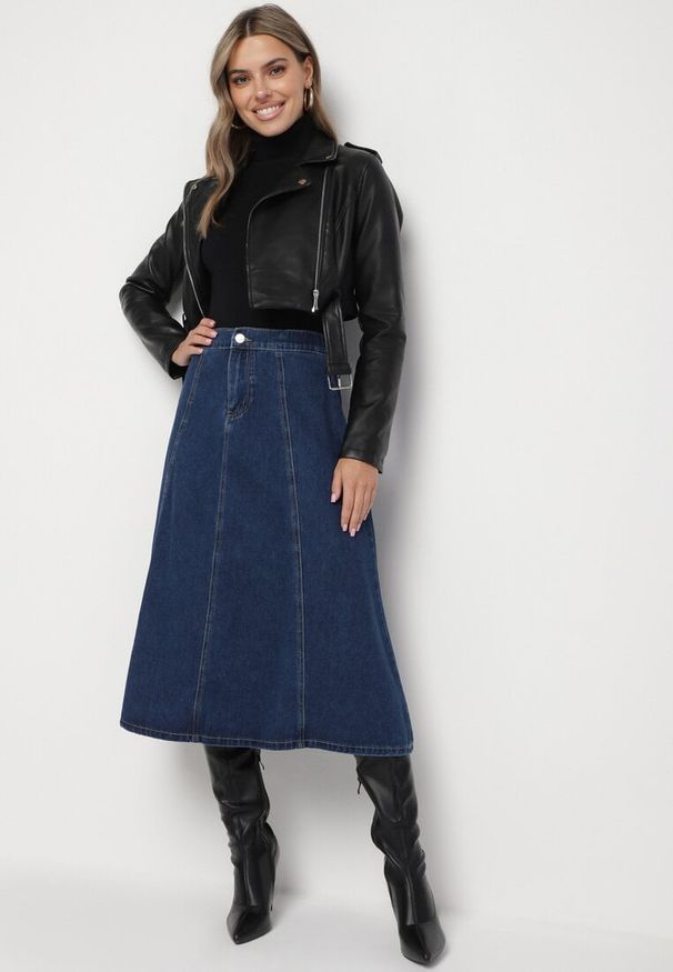 Born2be - Granatowa Rozkloszowana Jeansowa Spódnica z Bawełną Biavira. Okazja: na co dzień. Kolor: niebieski. Materiał: bawełna, jeans. Styl: casual, klasyczny