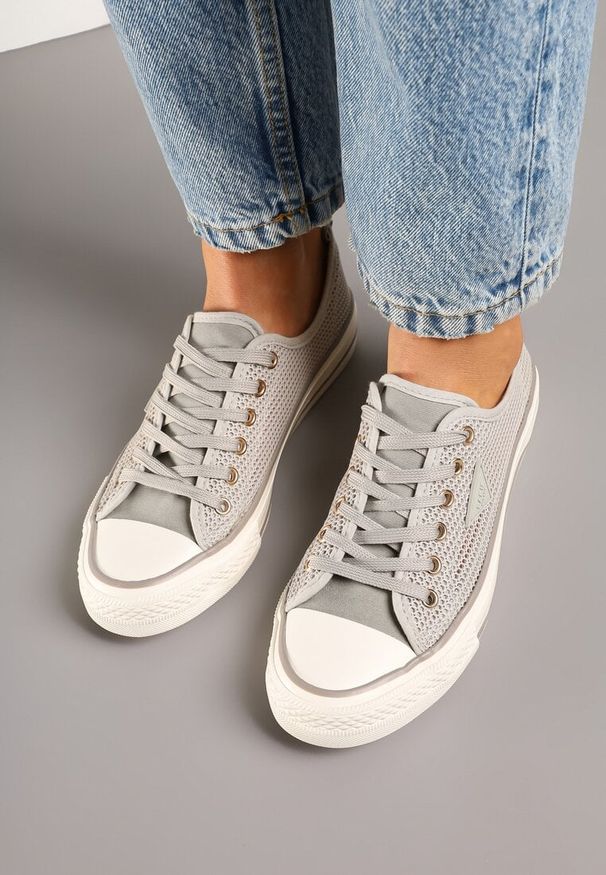 Born2be - Jasnoszare Klasyczne Trampki z Ażurową Cholewką Volirae. Kolor: szary. Materiał: jeans. Szerokość cholewki: normalna. Wzór: ażurowy. Sezon: lato, wiosna. Styl: klasyczny