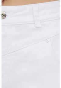 Cross Jeans szorty jeansowe damskie kolor biały gładkie high waist. Okazja: na co dzień. Stan: podwyższony. Kolor: biały. Materiał: tkanina. Wzór: gładki. Styl: casual #4