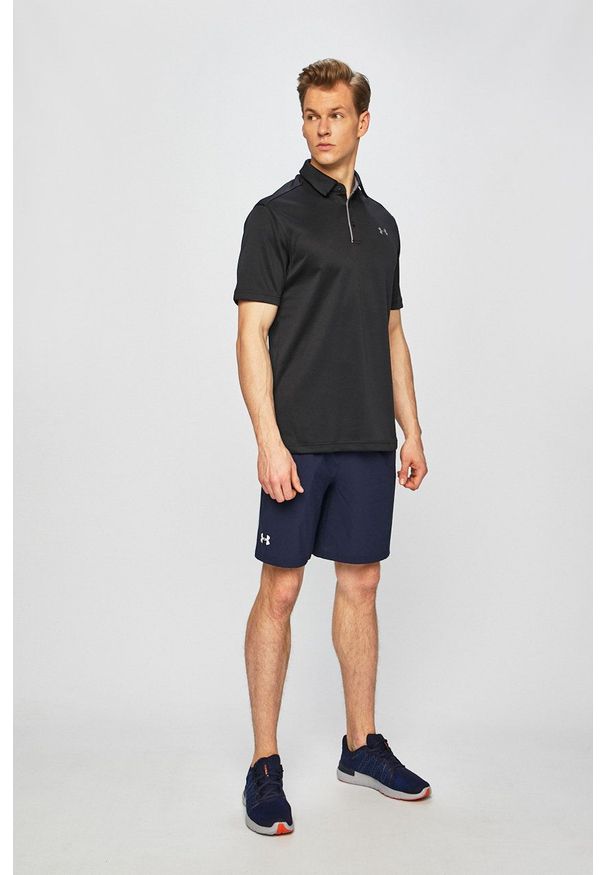 Under Armour - Polo. Okazja: na co dzień. Typ kołnierza: polo. Kolor: czarny. Materiał: dzianina. Styl: casual