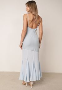 Born2be - Niebieska Elegancka Sukienka z Łączonych Materiałów z Odkrytymi Plecami i Falbankami Kalice. Okazja: na randkę, na wesele, na imprezę, na ślub cywilny. Typ kołnierza: kołnierz z falbankami. Kolor: niebieski. Materiał: materiał. Długość rękawa: na ramiączkach. Wzór: aplikacja. Typ sukienki: proste. Styl: elegancki #2