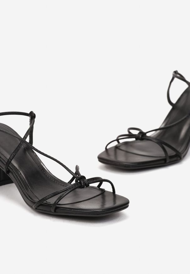 Renee - Czarne Sandały Rhodike. Okazja: na co dzień. Kolor: czarny. Sezon: lato. Obcas: na słupku. Styl: casual