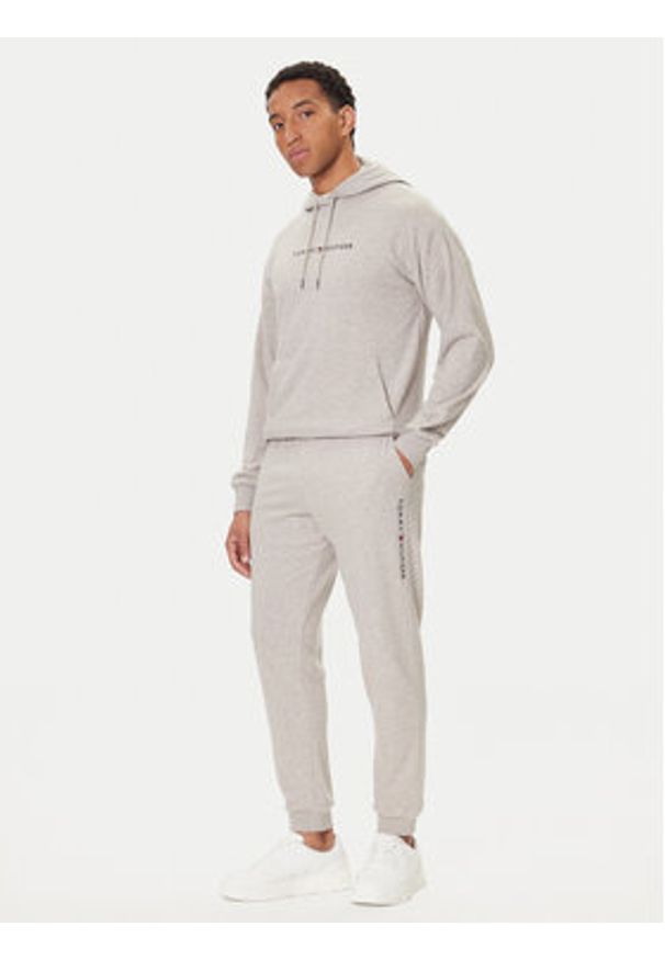 TOMMY HILFIGER - Tommy Hilfiger Spodnie dresowe UM0UM03664 Beżowy Regular Fit. Kolor: beżowy. Materiał: bawełna, syntetyk