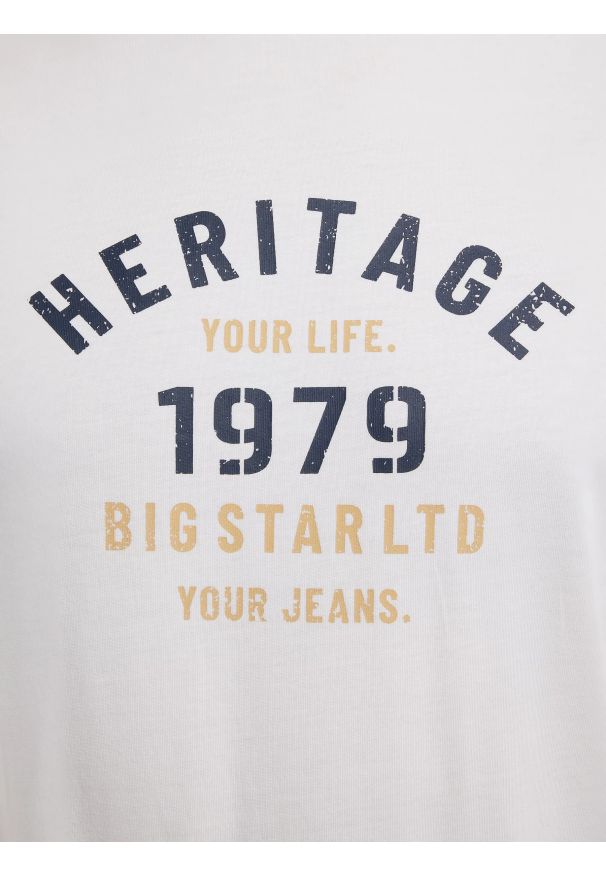 Big-Star - Koszulka męska z nadrukiem biała Jaros 100. Okazja: na co dzień. Kolor: biały. Materiał: jeans, dzianina. Wzór: nadruk. Styl: vintage, sportowy, casual, klasyczny