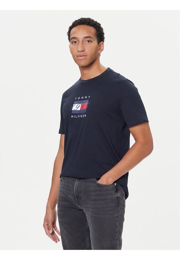 TOMMY HILFIGER - Tommy Hilfiger T-Shirt Linear Flag MW0MW41338 Granatowy Regular Fit. Kolor: niebieski. Materiał: bawełna
