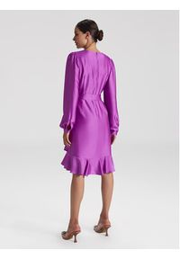 Swing Sukienka koktajlowa 5AG06500 Fioletowy Regular Fit. Kolor: fioletowy. Materiał: syntetyk. Styl: wizytowy #5