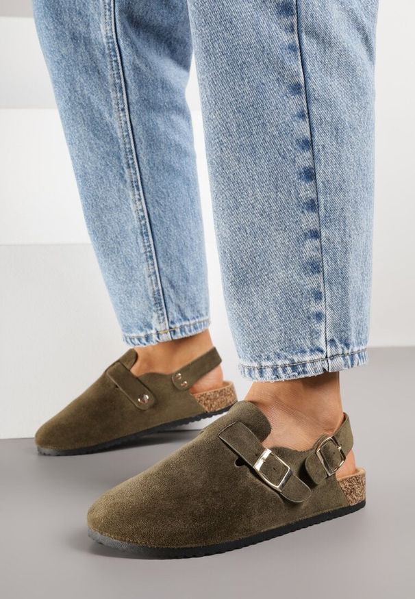 Renee - Zielone Sandały Typu Chodaki z Klamrami Silvermore. Okazja: na co dzień. Zapięcie: klamry. Kolor: zielony. Materiał: skóra, jeans. Styl: casual, street