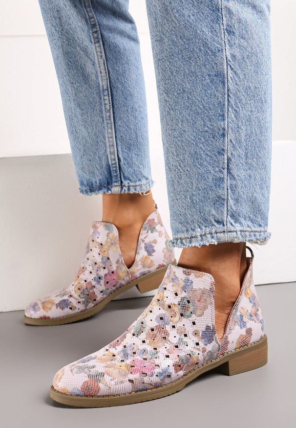 Renee - Różowe Ażurowe Botki za Kostkę z Wycięciem i Skórzaną Wkładką Bamma. Okazja: na co dzień. Kolor: różowy. Wzór: ażurowy. Wysokość cholewki: za kostkę. Materiał: skóra. Sezon: wiosna, jesień. Obcas: na obcasie. Styl: casual, boho, elegancki. Wysokość obcasa: niski