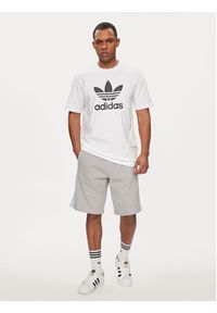 Adidas - adidas Szorty sportowe adicolor 3-Stripes IU2340 Szary Regular Fit. Kolor: szary. Materiał: bawełna. Styl: sportowy