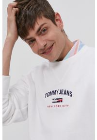 Tommy Jeans - Bluza bawełniana. Okazja: na co dzień. Kolor: biały. Materiał: bawełna. Wzór: aplikacja. Styl: casual