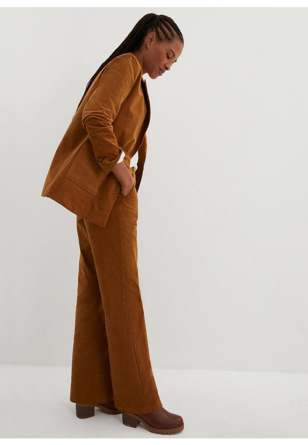 bonprix - Spodnie sztruksowe z bawełny organicznej z domieszką stretchu. Kolor: brązowy. Materiał: bawełna, sztruks